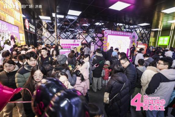 �������죬���·���ح���Ϻ����㳡��������Բ���չ٣�