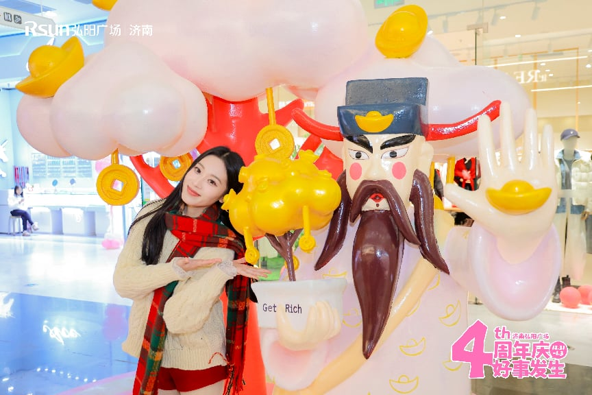 �������죬���·���ح���Ϻ����㳡��������Բ���չ٣�