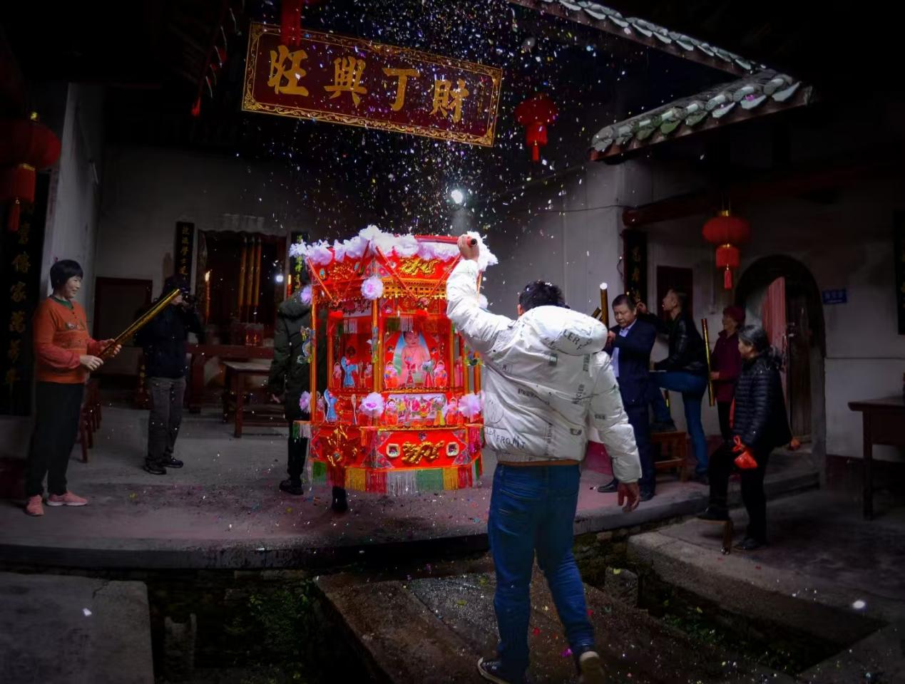 �ϵƵ������������ƣ������Ļ���ȴ������ͬ���ܷ��߹�ͼ